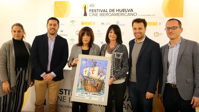 Im&aacute;genes de la entrega del premio "Cine y valores" de Huelva Informaci&oacute;n a "Hora Am&eacute;rica" de RNE en el Festival de Huelva Cine Iberoamericano