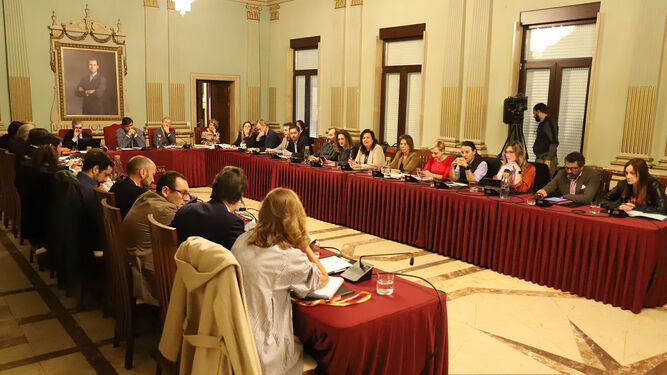 Imagen de una sesión plenaria en el Ayuntamiento de Huelva.