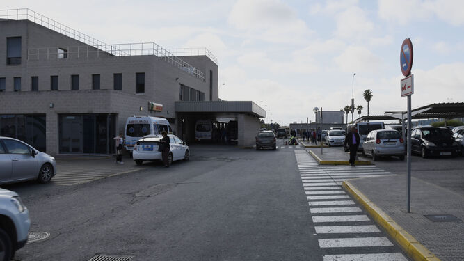 Acceso de urgencias del hospital Juan Ramón Jiménez de Huelva