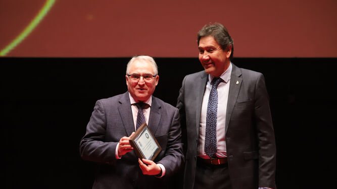Im&aacute;genes de la entrega  del Premio Mackay a Marcelino Garc&iacute;a Toral por parte del Recreativo de Huelva