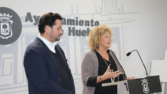Pilar Marín y Jaime Pérez, durante su intervención ante los medios.
