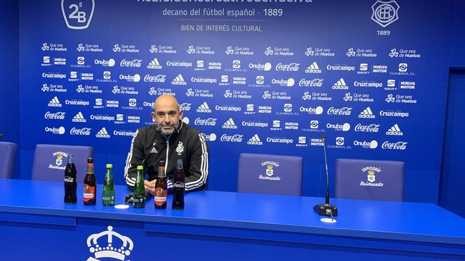 Alberto Monteagudo, esta mañana en la sala de prensa del Nuevo Colombino antes de viajar hacia Alicante.
