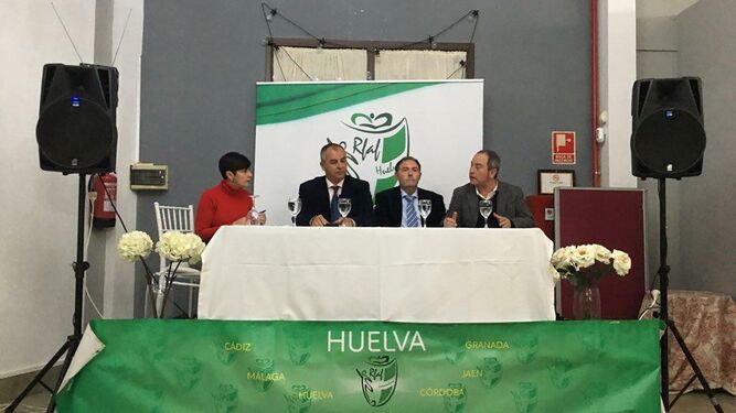 Mesa presidencial de la asamblea anual del Comité de Entrenadores de Huelva.
