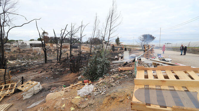 Imagen del asentamiento chabolista tras el incendio.