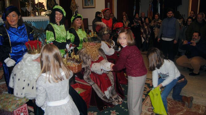Im&aacute;genes de la visita de los Reyes Magos de Huelva a la Hermandad de Emigrantes