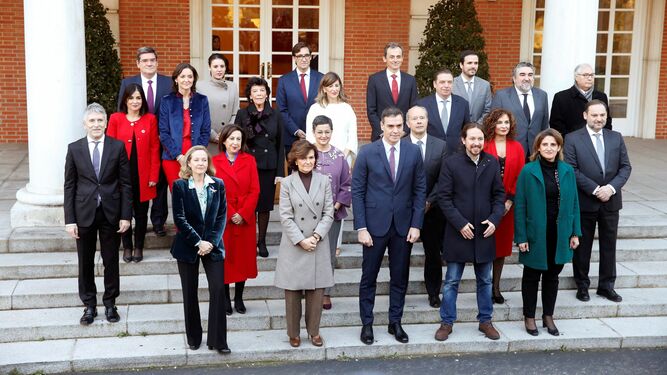 Foto de familia del nuevo Gobierno de Pedro Sánchez.