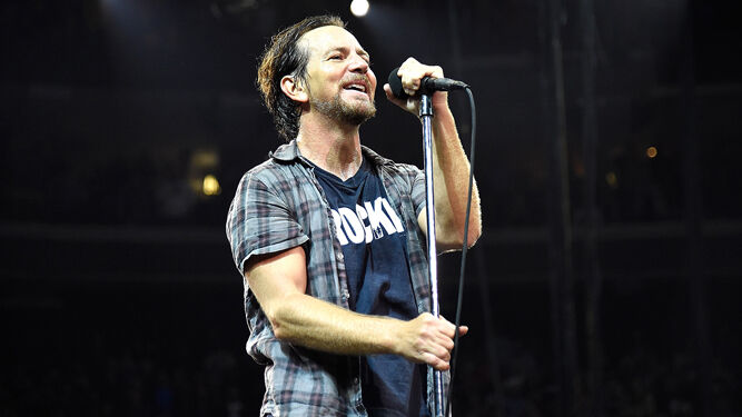 Eddie Vedder, cantante de Perl Jam, durante una actuación de la banda en 2016.