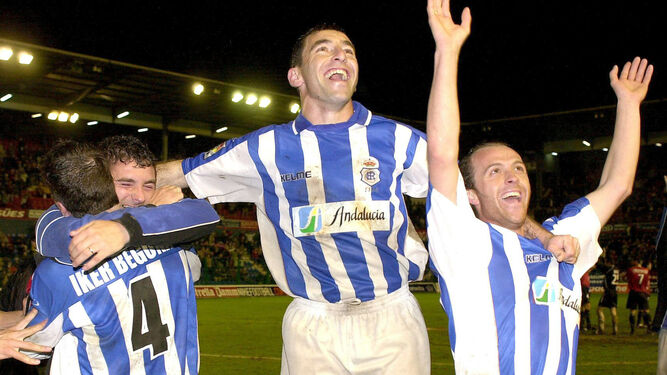 Iker Begoña, Viqueira, Loren y Espínola celebran la clasificación para la final de Copa en 2003.