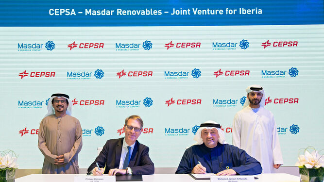 Philippe Boisseau y Mohamed Jamed Al Ramahi en la firma del acuerdo de creación de la nueva empresa.