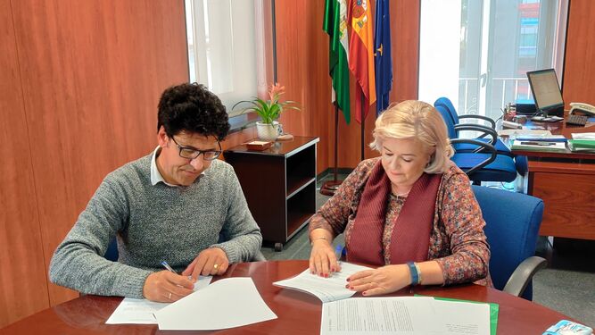 Firma del acuerdo Relas de la Junta de Andalucía.