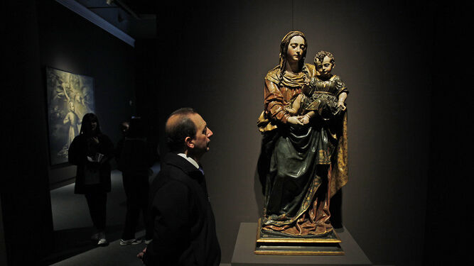 La Virgen de la Cinta de la Catedral de Huelva, expuesta en el Museo de Bellas Artes de Sevilla.