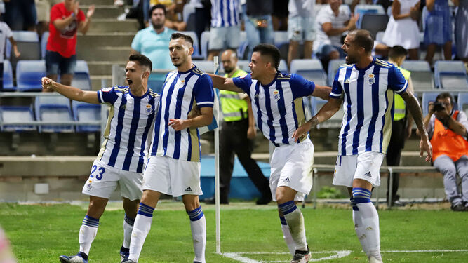 Los jugadores del Recreativo celebran uno de los goles anotados en Huelva ante el Talavera.