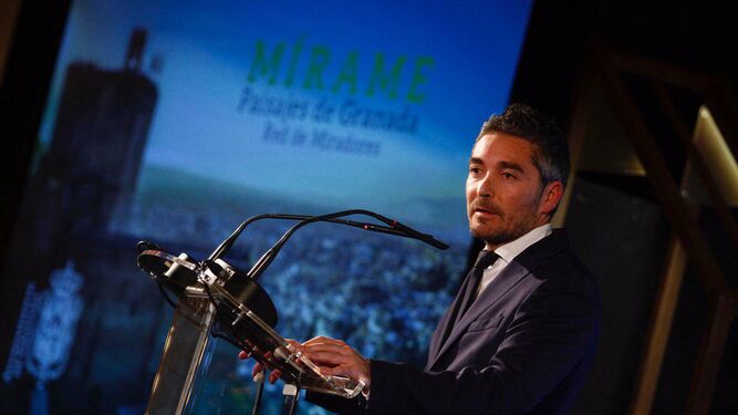 El concejal de Turismo, Manuel Olivares, presentó la red de miradores