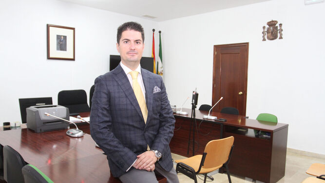 El fiscal delegado de Menores, Alberto Campomanes, en la sala de vistas del Juzgado de Menores de Huelva.