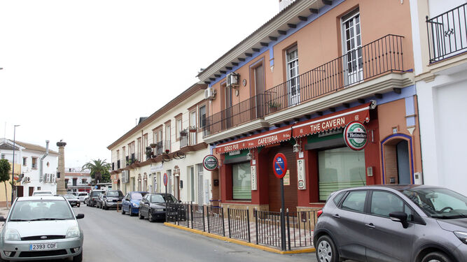 La avenida de los Reyes de Almonte, donde se produjo el asalto en la noche del jueves.