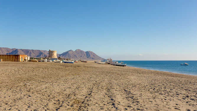 La playa de San Miguel es una de las elegidas del proyecto para muestrear la presencia de microplásticos.
