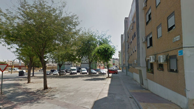 La calle Dalia de El Torrejón, donde se produjeron al menos dos detonaciones que impactaron en las fachadas.