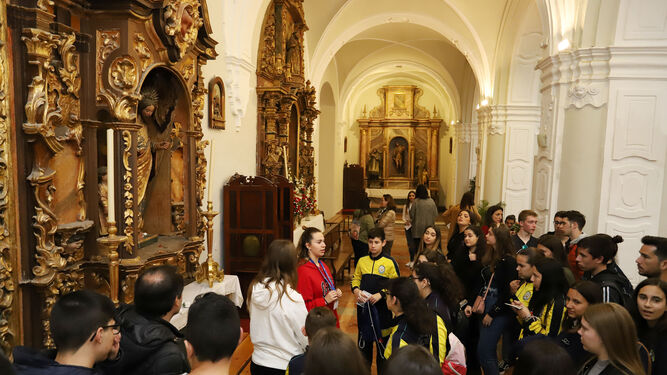 Estudiantes visitan la Catedral de Huelva.