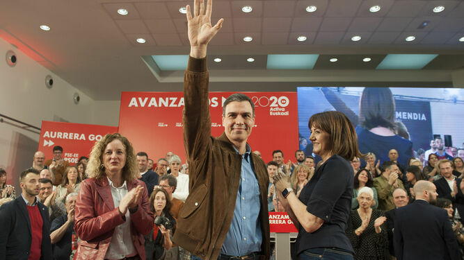 El presidente del Gobierno, Pedro Sánchez, interviene en la presentación de Idoia Mendia a la 'Lehendakaritza', en Vitoria.