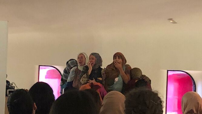 Performance sobre las trabajadoras marroquíes.