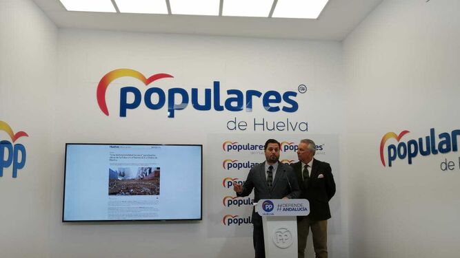 Rueda de prensa del Grupo Popular en el Ayuntamiento de Huelva.