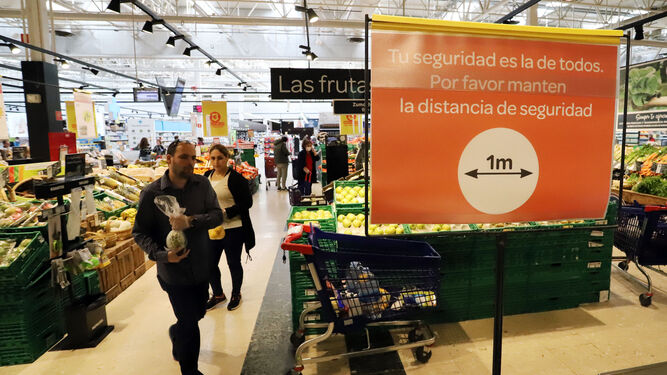 Im&aacute;genes de la situaci&oacute;n y organizaci&oacute;n en los supermercados de Huelva