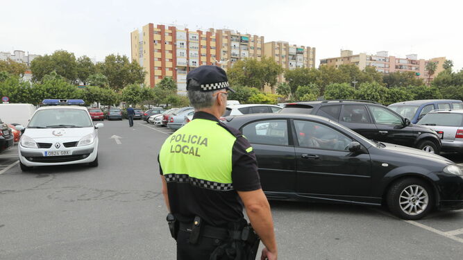 Un miembro del cuerpo de Policía Local de Huelva.