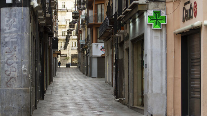 Calle vacía en Sevilla
