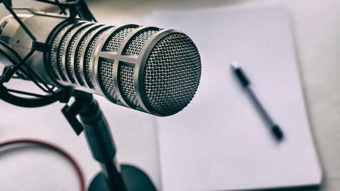 Los podcasts más divertidos del año para escuchar en cuarentena