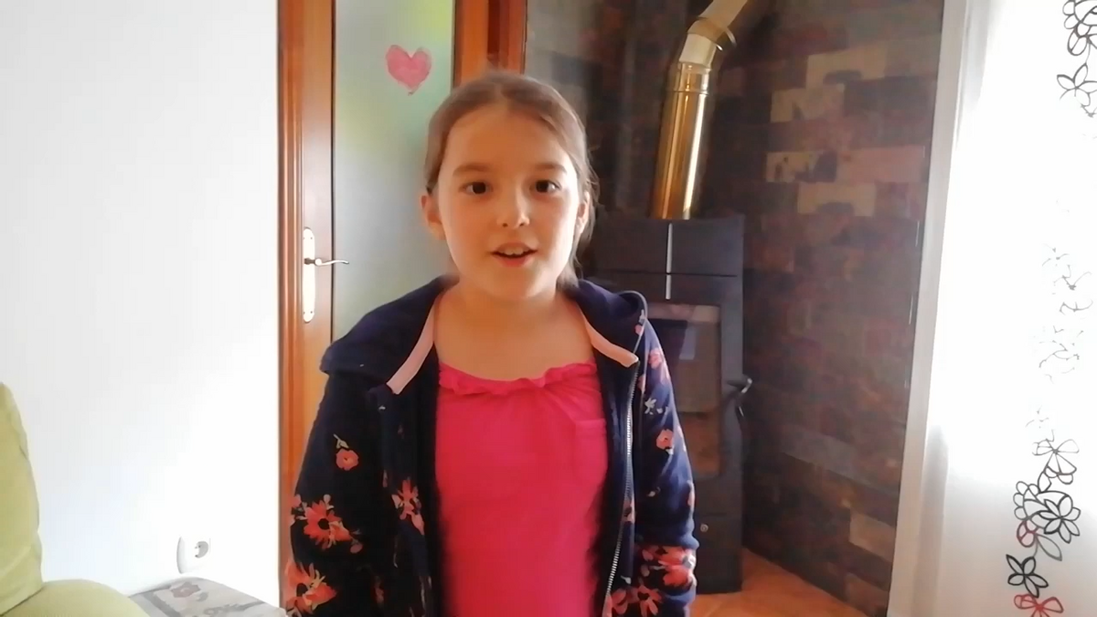 Video: Una niña de 9 años de Cartaya explica el coronavirus con un vídeo-cuento 