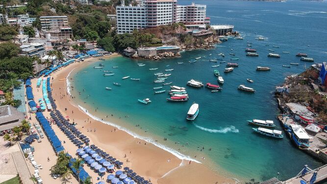 M&eacute;xico: una playa en Acapulco completamente vac&iacute;a