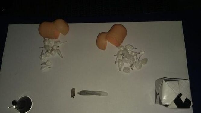 Una imagen de archivo de una incautación de cocaína escondida en huevos sorpresa.