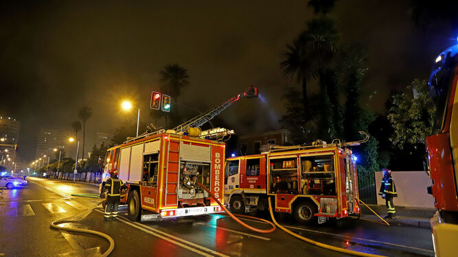 Im&aacute;genes del incendio del edificio de la Casona de Huelva en la Alameda