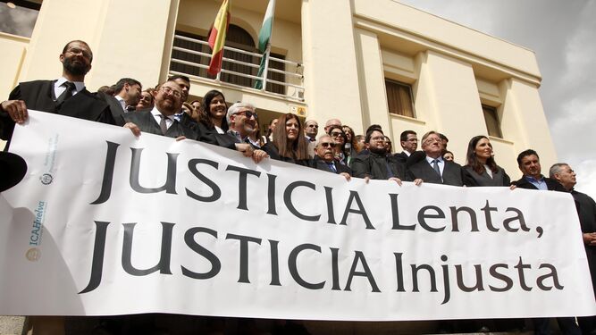 Protesta del colectivo de abogados del partido judicial de Ayamonte
