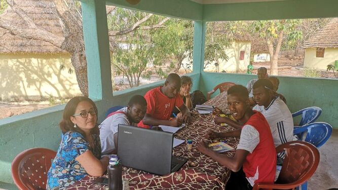 Las voluntarias, en uno de los proyectos en los que trabajan en Senegal.