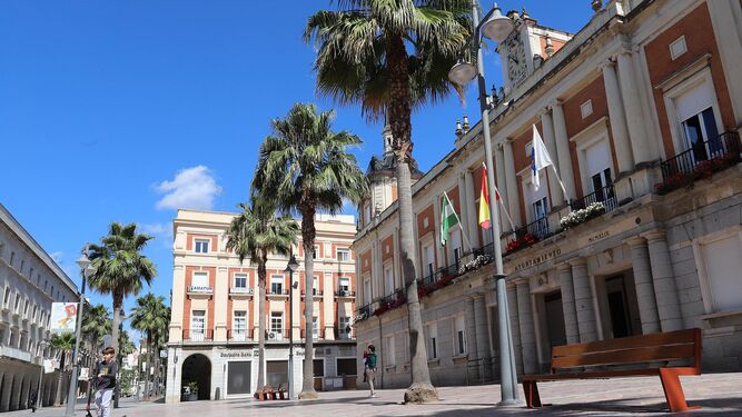 Imagen del Ayuntamiento de Huelva durante la mañana de ayer.