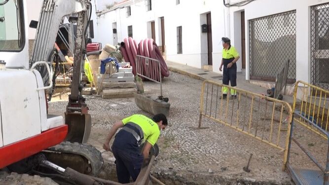 Reanudación de las obras en la avenida de Portugal de Aracena.
