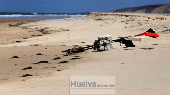 Im&aacute;genes de la zona de la playa de Matalasca&ntilde;as m&aacute;s afectada por el temporal