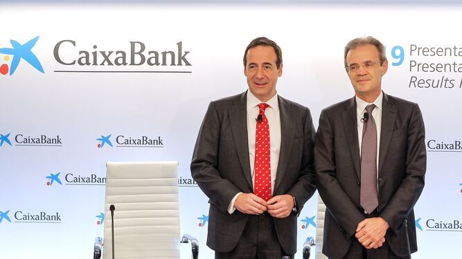 El presidente de Caixabank, Jordi Gual, y el consejero delegado, Gonzalo Gortázar.