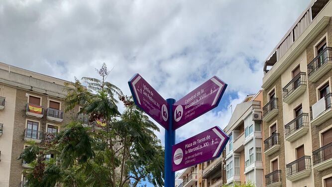Nuevas señales turísticas instaladas por el Ayuntamiento en unas 20 calles de la ciudad.