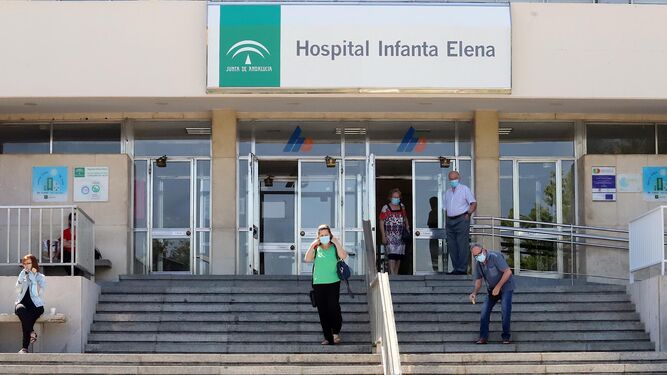 Acceso principal del hospital Infanta Elena.