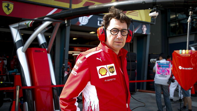 Mattia Binotto, jefe de Ferrari, durante una prueba del GP de Autralia del año pasado.