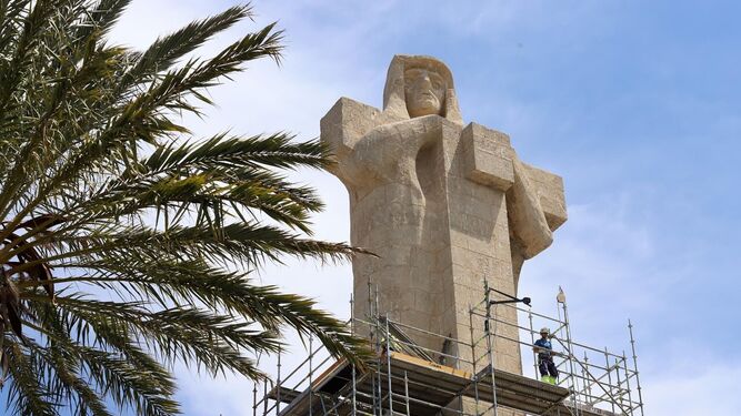 La escultura de Colón se vuelve a ver en la Punta del Sebo.