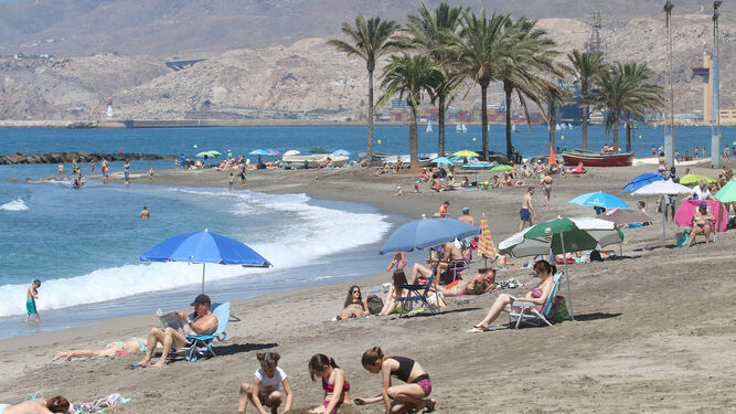 Almería presume de 15 zonas de baño extensas y de calidad