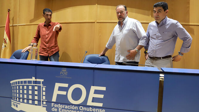 Sebastián Donaire, José Luis García-Palacios y Emilio Fernández esta mañana en la FOE.