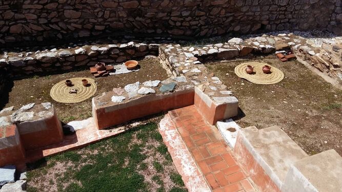 Restos de viviendas almohades descubiertas en el castillo de Aracena.