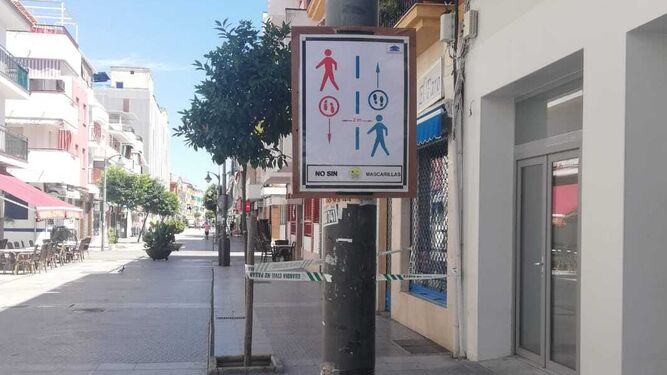 Imagen de las señales colocadas por el Ayuntamiento de Punta Umbría en la calle Ancha.