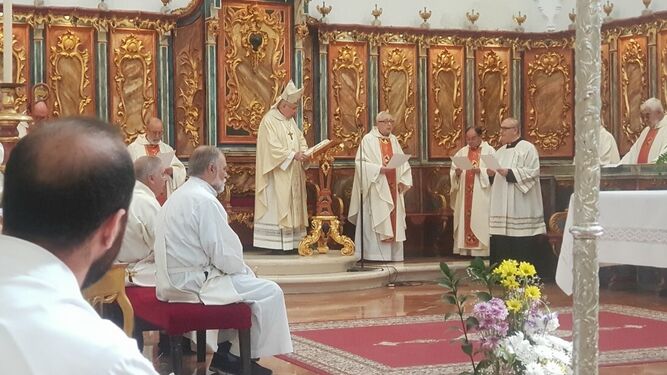Un momento de la misa crismal celebrada en la Santa Iglesia Catedral de Huelva. M.G.