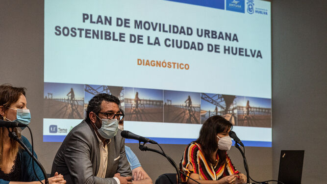 Im&aacute;genes de la reuni&oacute;n con colectivos para elaborar el plan de movilidad urbana sostenible de Huelva