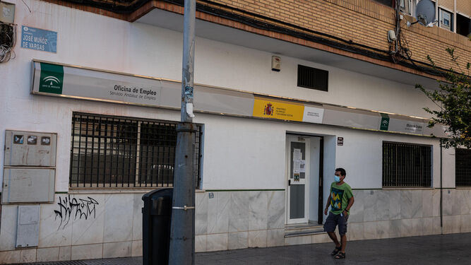 Imagen de una de las oficinas del Servicio Andaluz de Empleo en Huelva en la mañana de ayer.